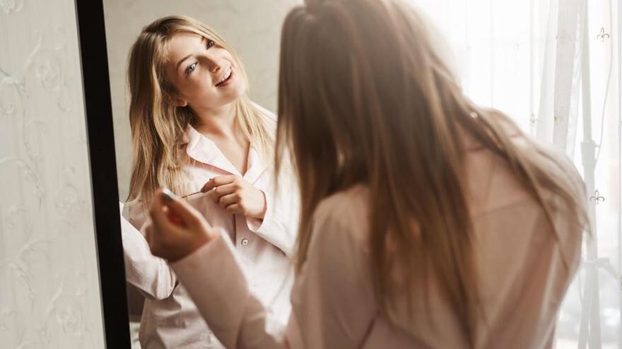 Según la ciencia, hablar solo podría ser señal de inteligencia