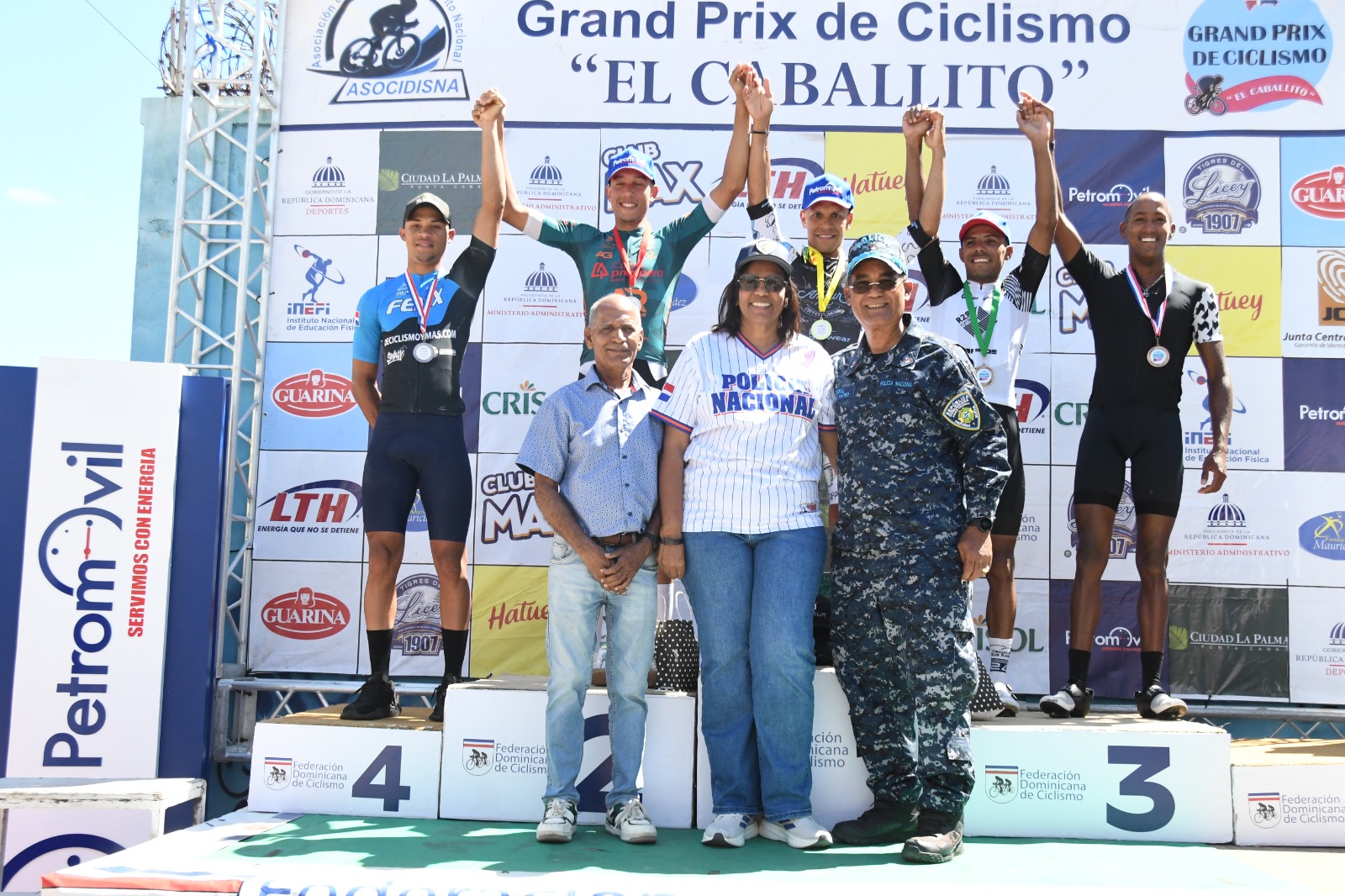 Quiñonez y Álvarez se coronan en el Grand Prix de Ciclismo El Caballito