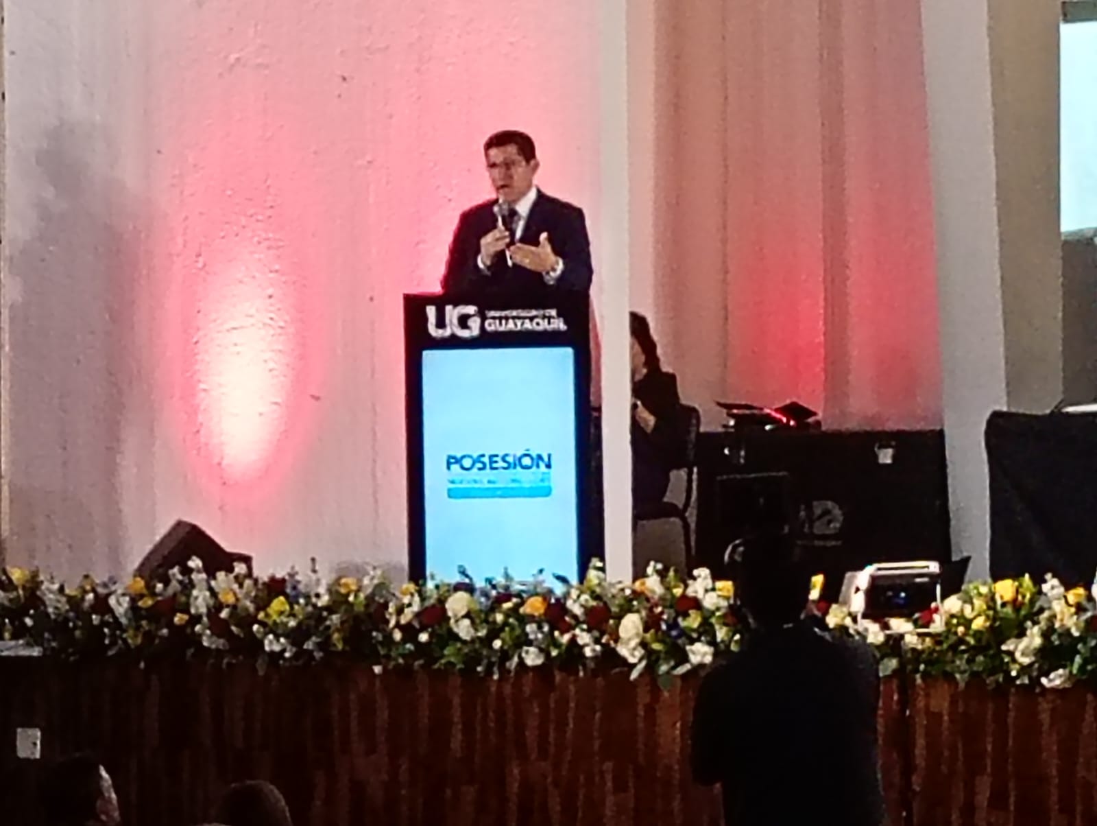 Francisco Morán asume segundo periodo como rector de la Universida de Guayaquil y se pone en las manos de Dios