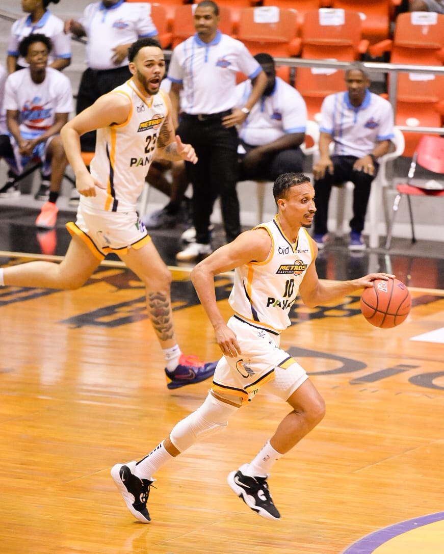 Metros dominan a Titanes y extienden racha invicta