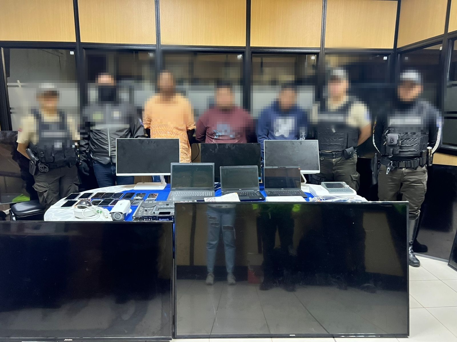 Cae agrupación delictiva dedicada al asalto de locales comerciales en Quito