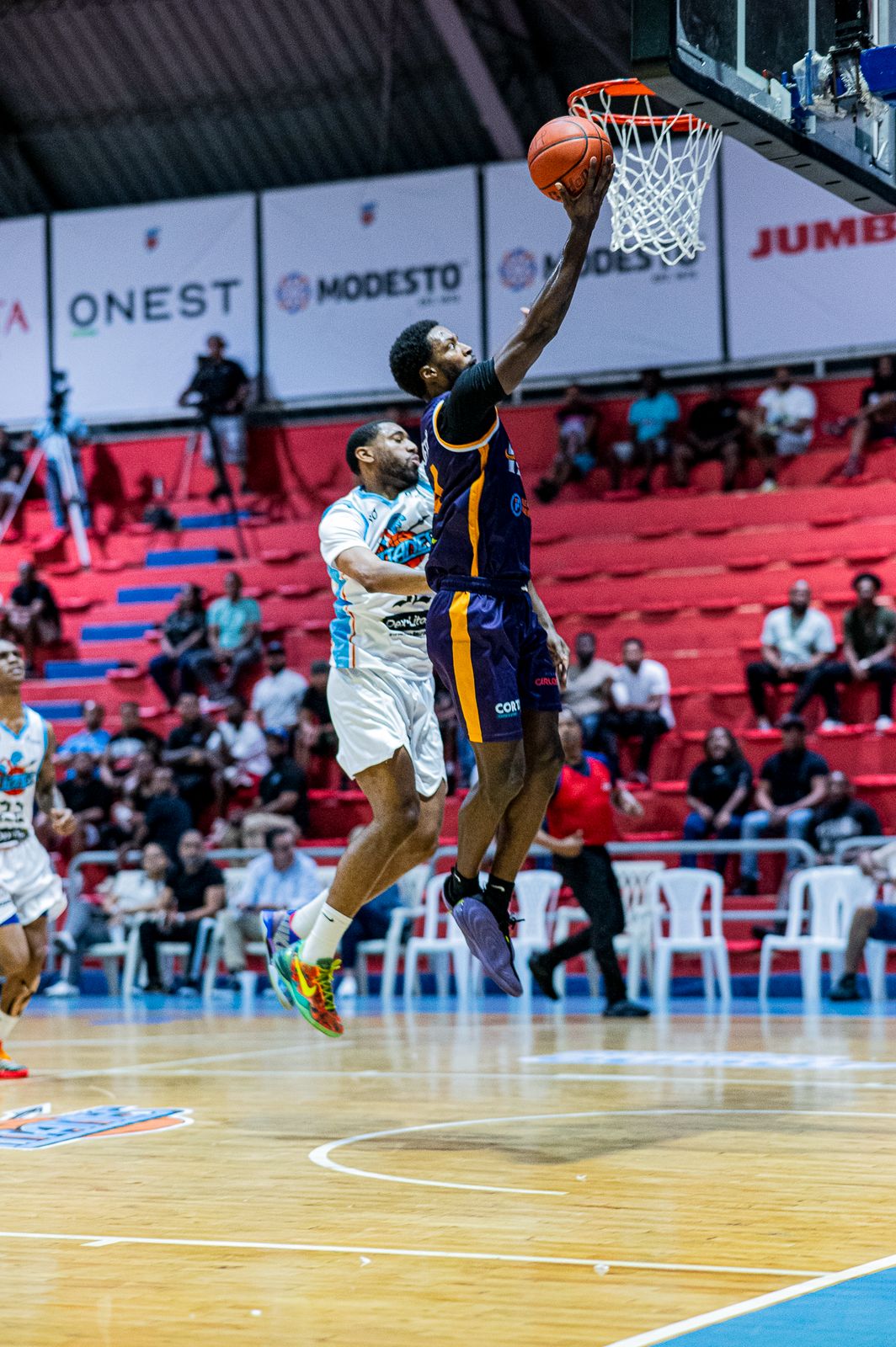 Brandon Spearman sella victoria de Titanes sobre Héroes