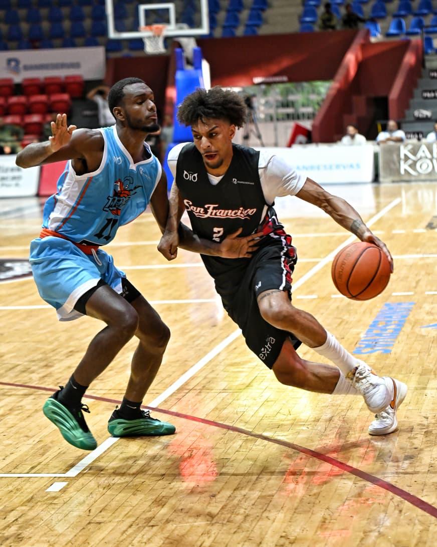 Gigantes superan a Titanes guiados por Charlie Brown Jr.