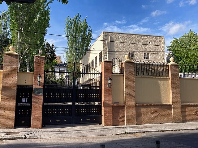 España reabre su embajada en Irán