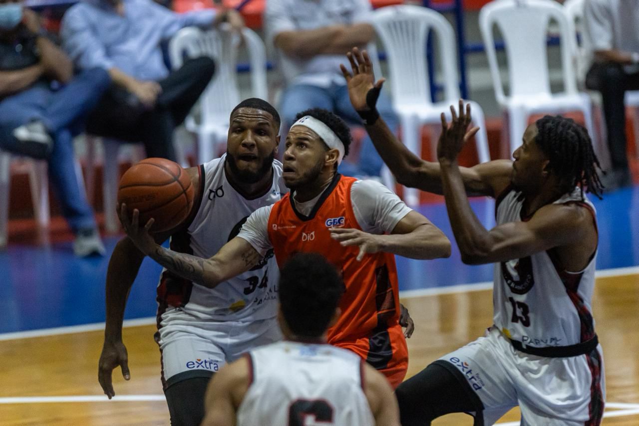 Ferreiras y Brown Jr. dictan cátedra en triunfo de Gigantes ante Leones