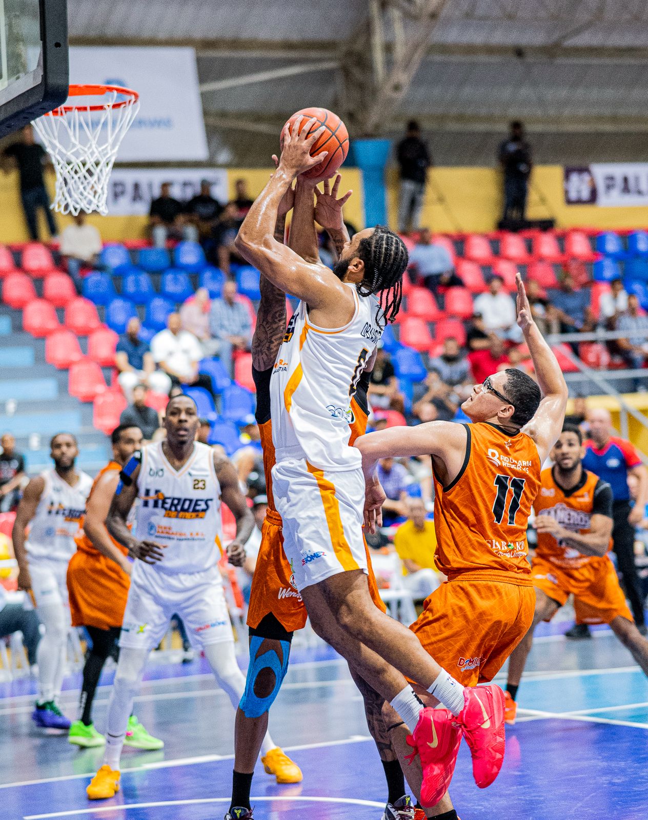 Héroes hacen historia al vencer a Cañeros en la LNB