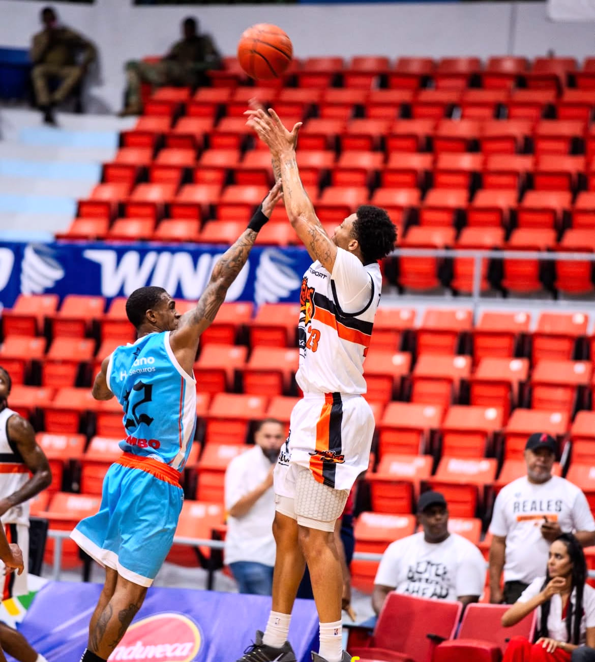 Reales imponen defensa y derrotan a Titanes