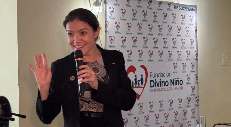 Vicepresidenta mundial de la Cámara Junior Internacional encabezó conferencia en la fundación Divino Niño en Ciudad Ojeda
