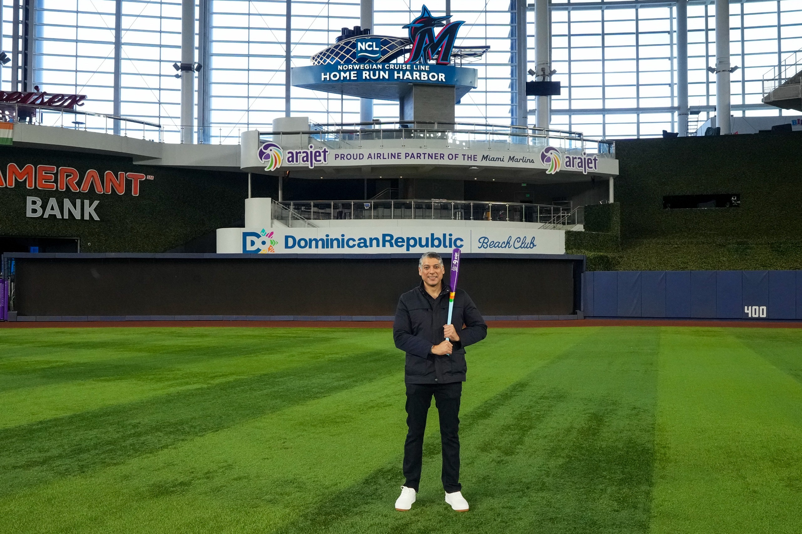 Arajet y los Miami Marlins firman alianza estratégica