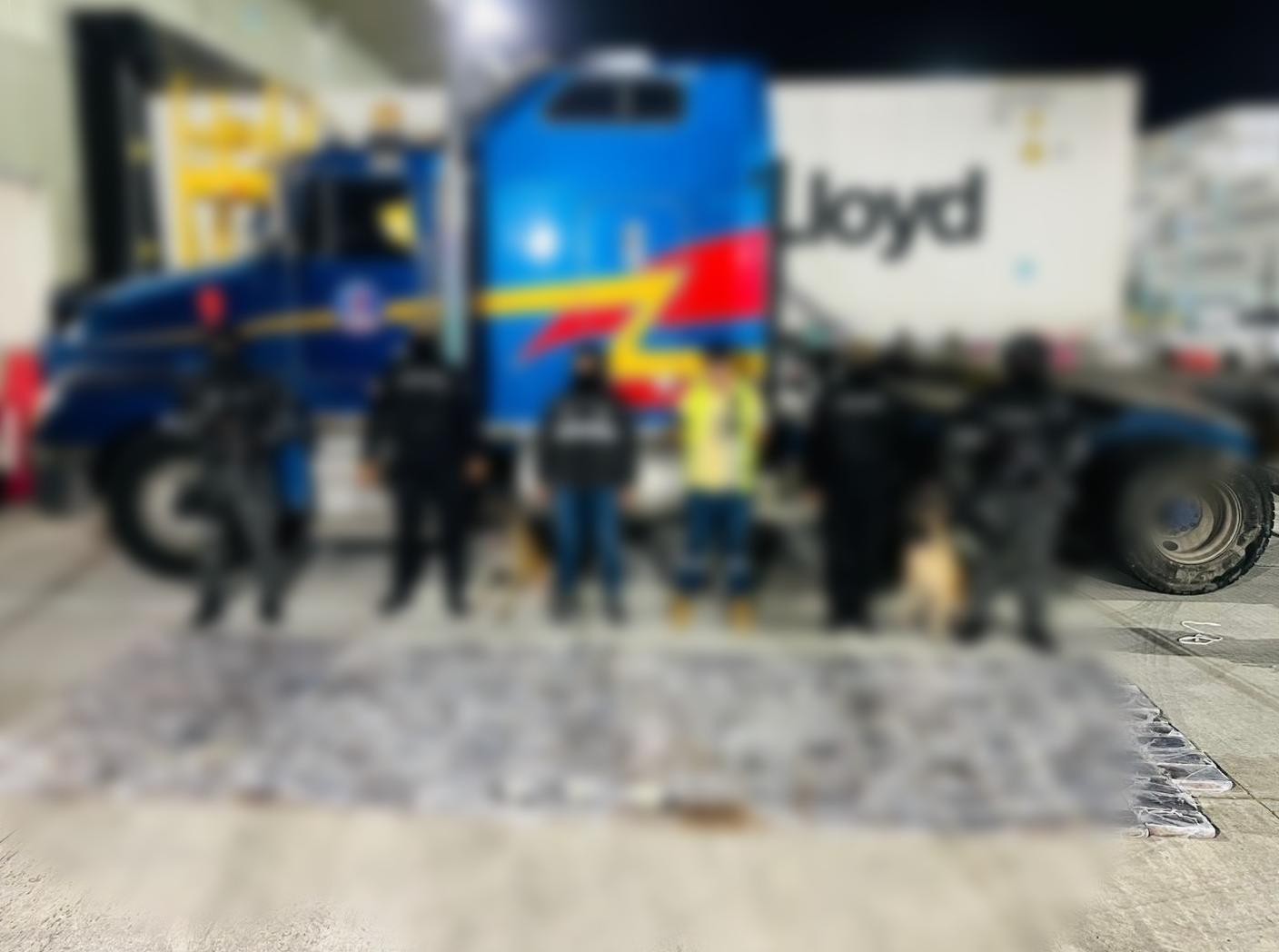 Policía de Ecuador incautó 270 bloques de cocaína que pretendían ser enviados a Europa