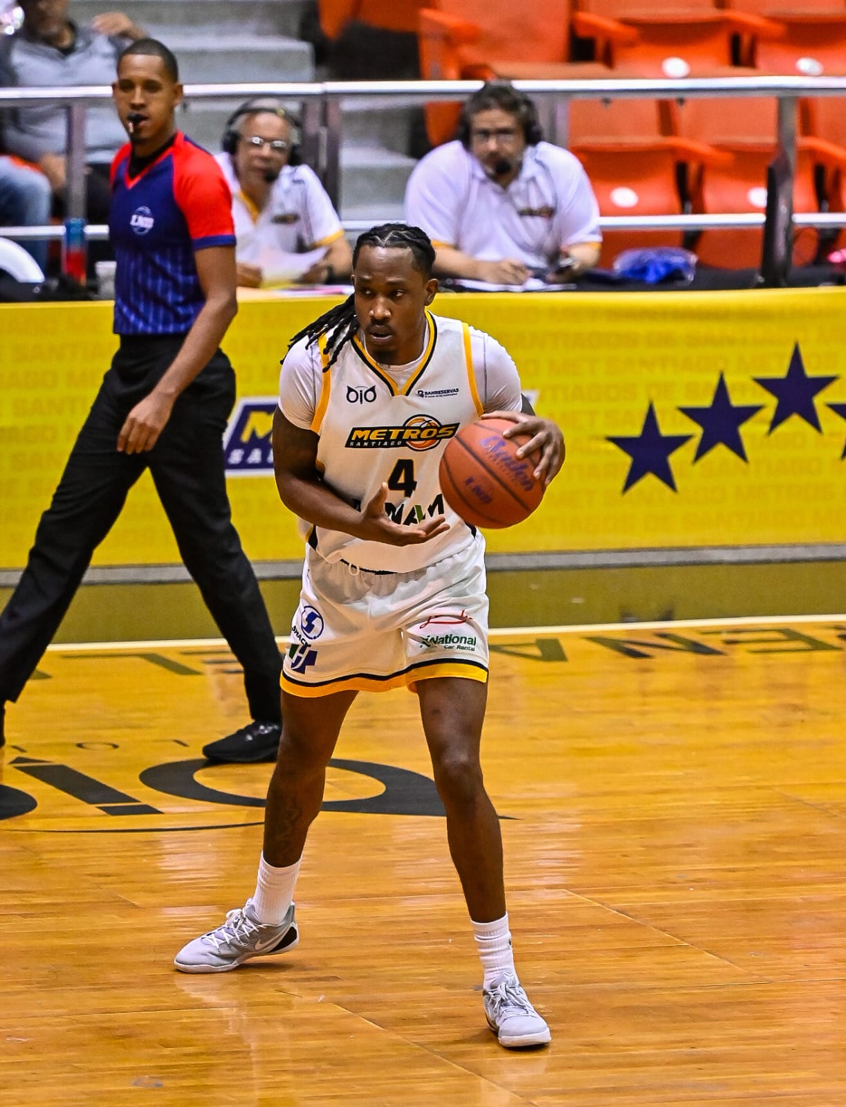 Metros superan ampliamente a Leones en la LNB