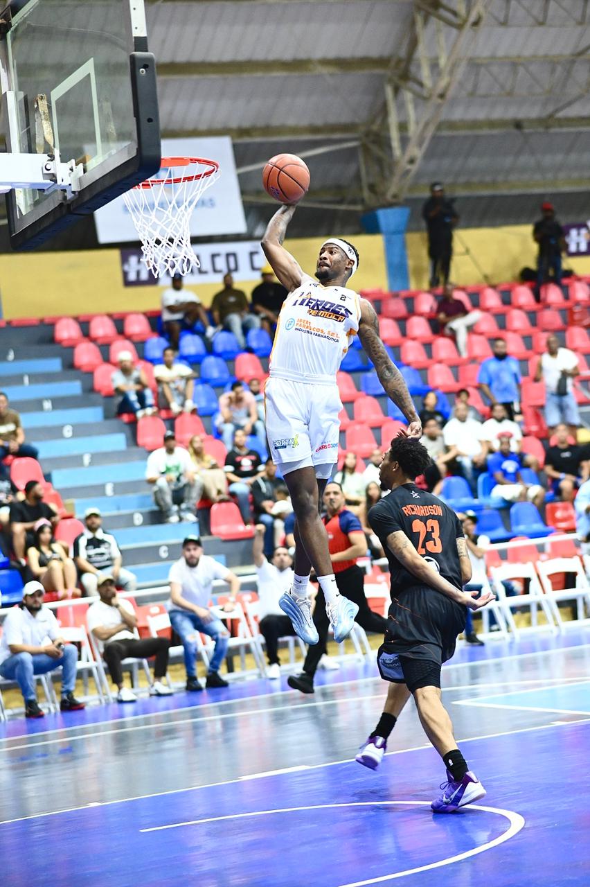 Héroes vencen a Reales en la Súper Liga LNB