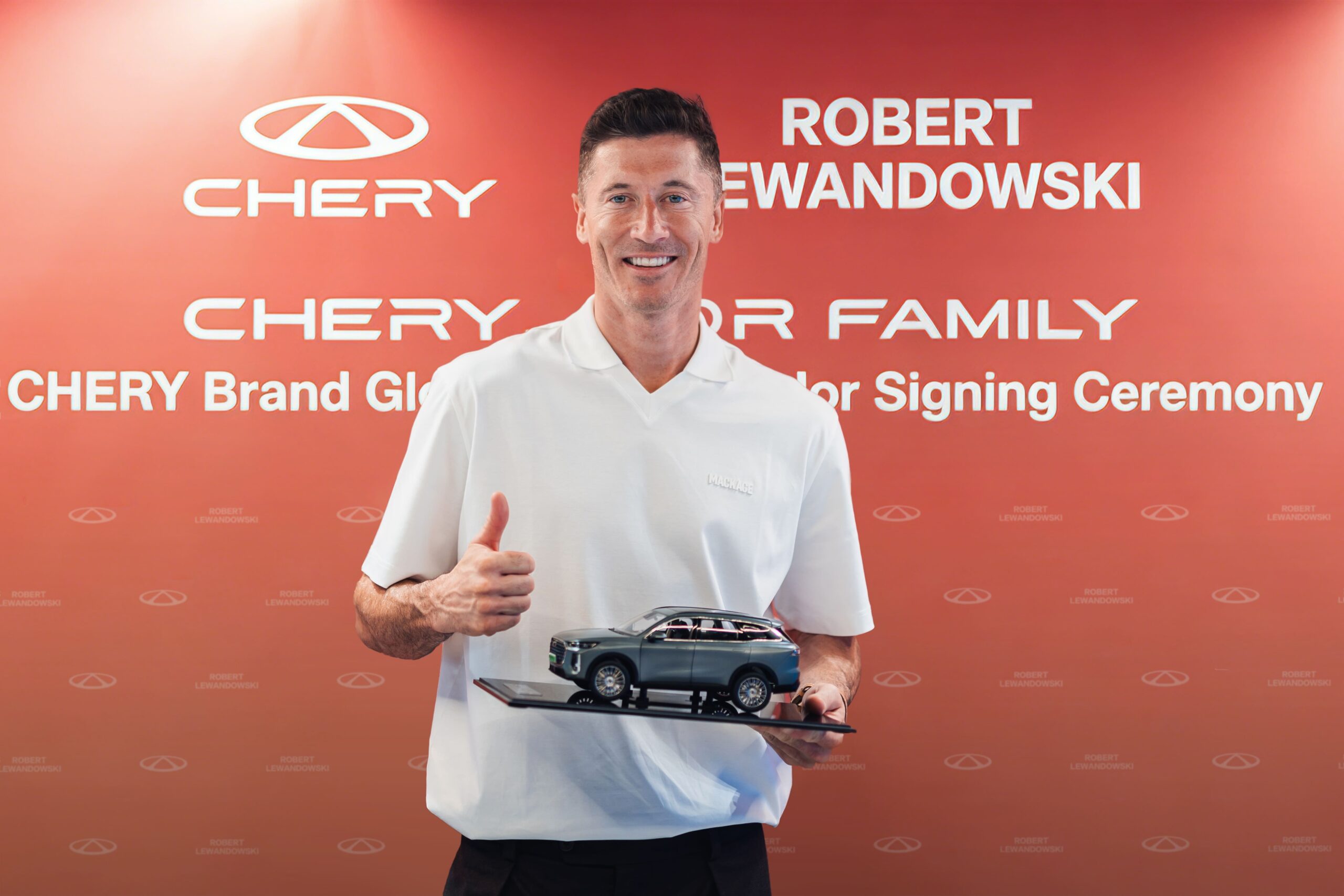 Robert Lewandowski se convierte en nuevo embajador global de Chery