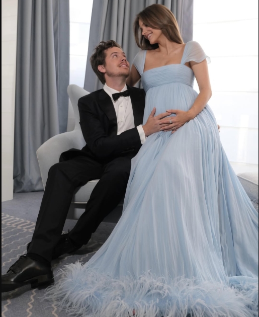 ¡Bebé en camino! Dylan Sprouse y Barbara Palvin confirman que serán padres por primera vez