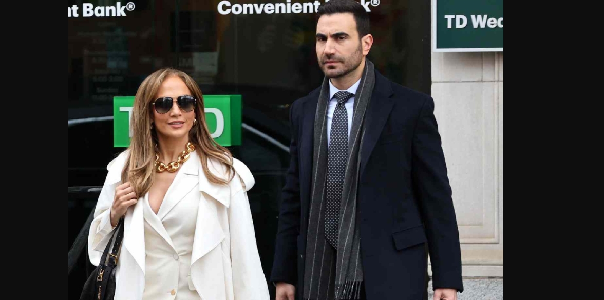 Jennifer Lopez y Brett Goldstein lideran ‘Office Romance’, la gran apuesta de Netflix por el regreso de la comedia romántica corporativa