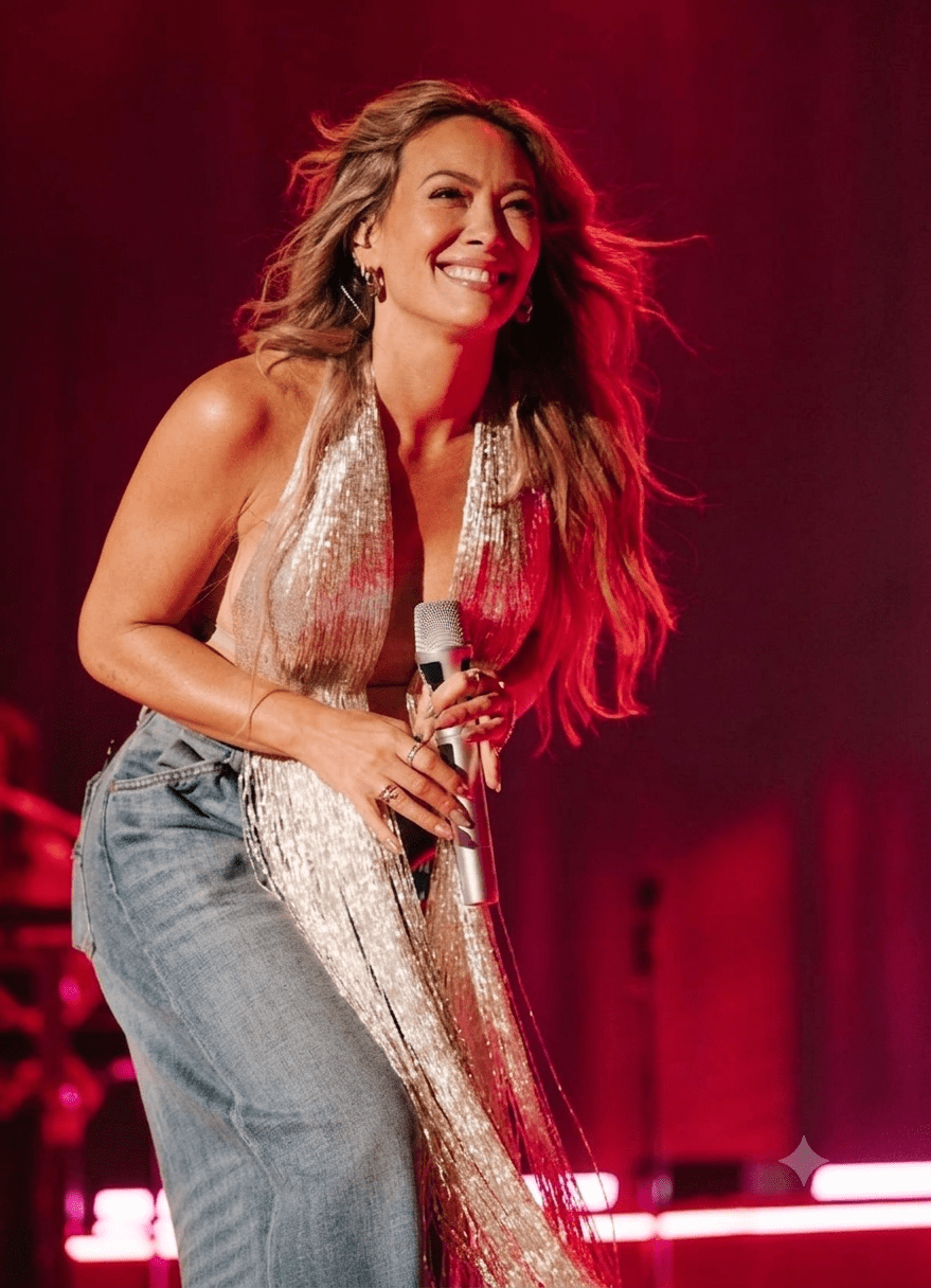 Hilary Duff deslumbra en el arranque de su gira “The Lucky Me”