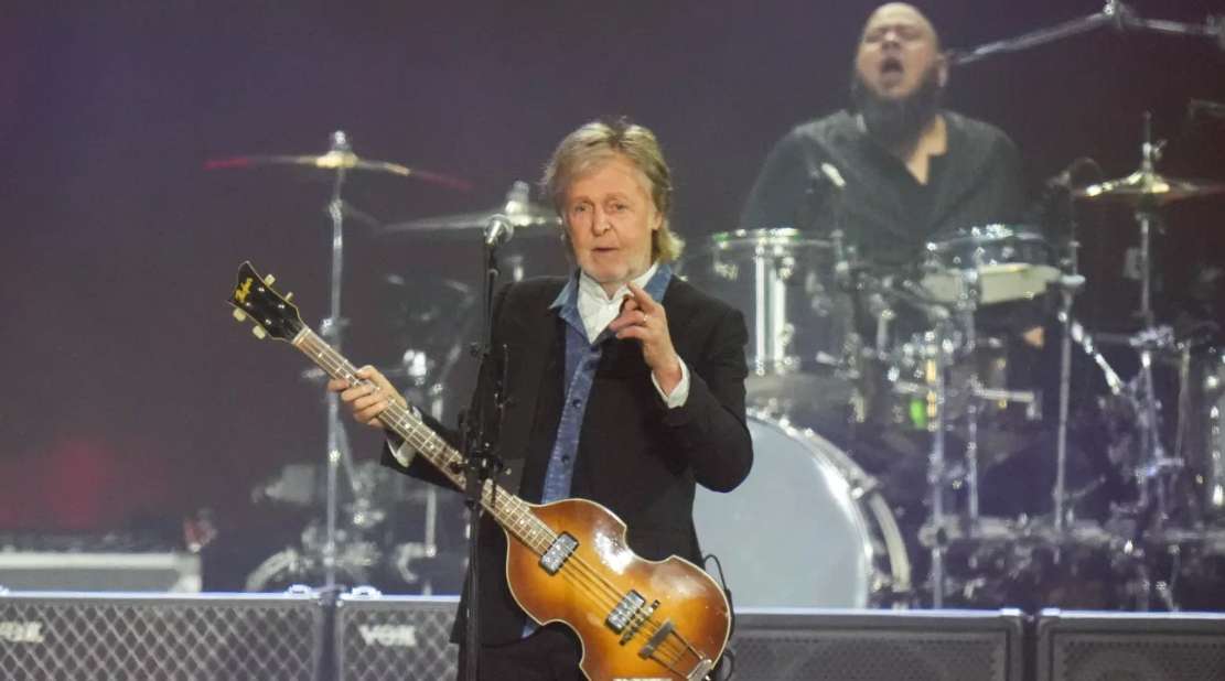 Paul McCartney interpretó “I Want to Hold Your Hand” en la boda de Taylor Swift