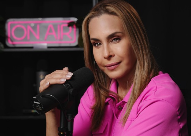 Marian Valero convierte las cicatrices en carcajadas con su nuevo stand-up “El Rapidito de Mi Vida”