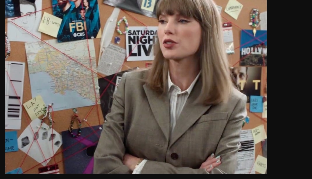 La aparición sorpresa de Taylor Swift en los Emmy llena de bromas a sí misma con el cast de Ley y Orden