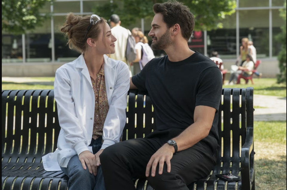 Triunfo absoluto en Prime Video: Por qué la adaptación de «La hipótesis del amor» es la mejor comedia romántica de la historia y una victoria inolvidable para las lectoras