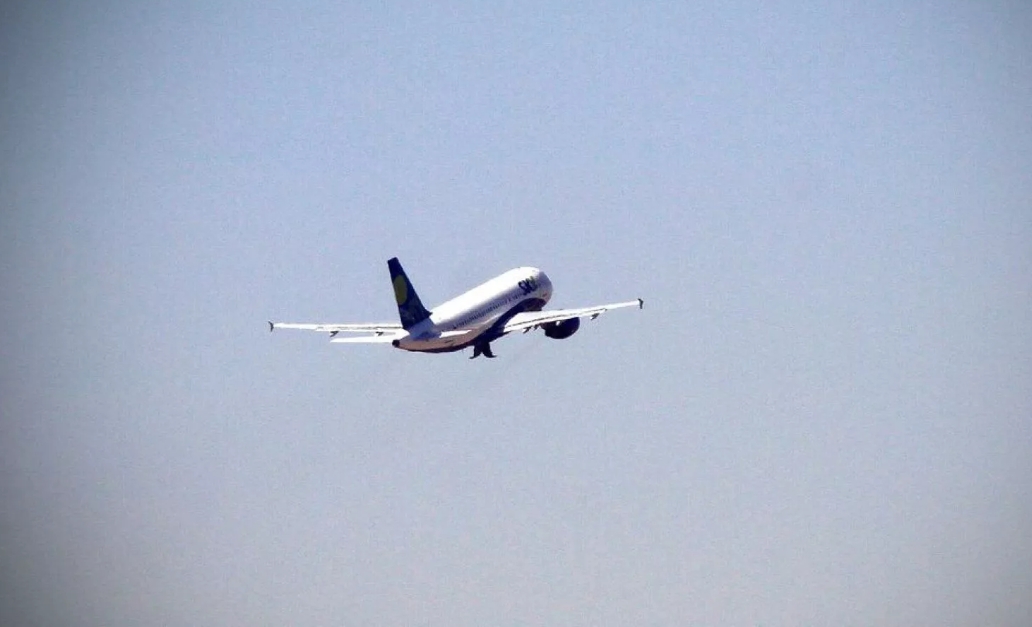 Transporte aéreo a tope: los 10 productos que más subieron y bajaron de precio en agosto