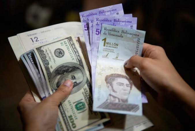 Consecomercio y analistas respaldan adopción de un sistema bimonetario formal para dinamizar el aparato comercial