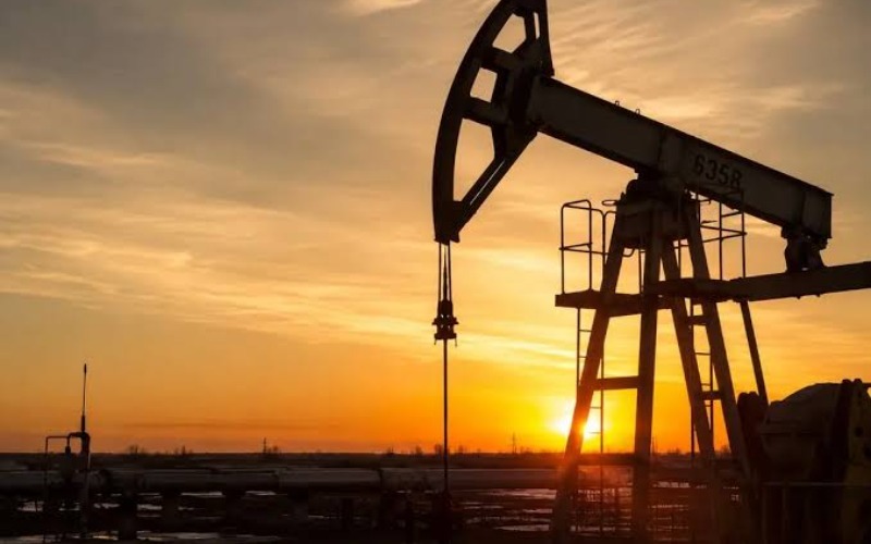 Petróleo de Texas baja un 2,37 % ante el posible restablecimiento del suministro saudí