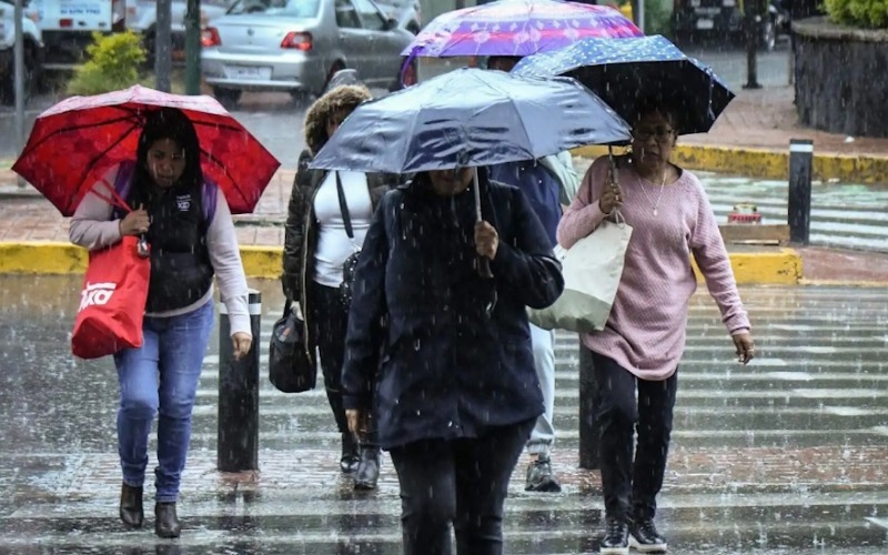 Inameh prevé lluvias con descargas eléctricas en los Andes y Llanos Occidentales este domingo