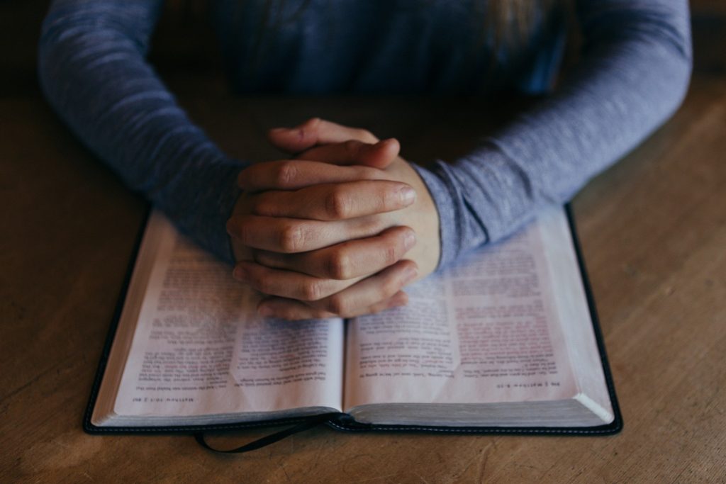pray-ge666f2f21_1920