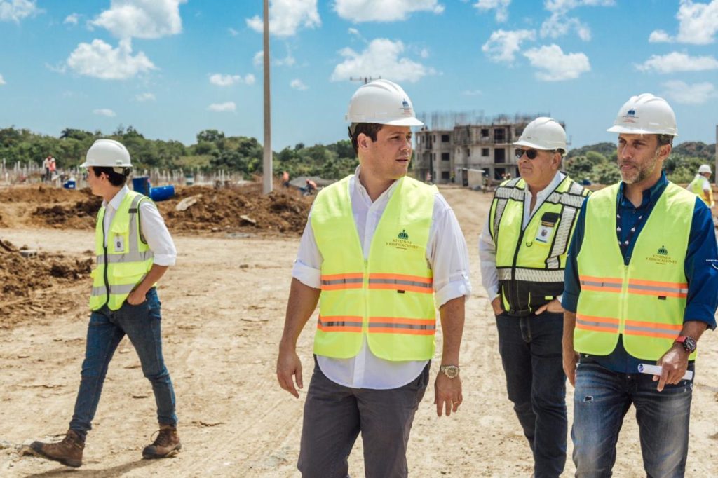 MINISTRO DURANTE RECORRIDO