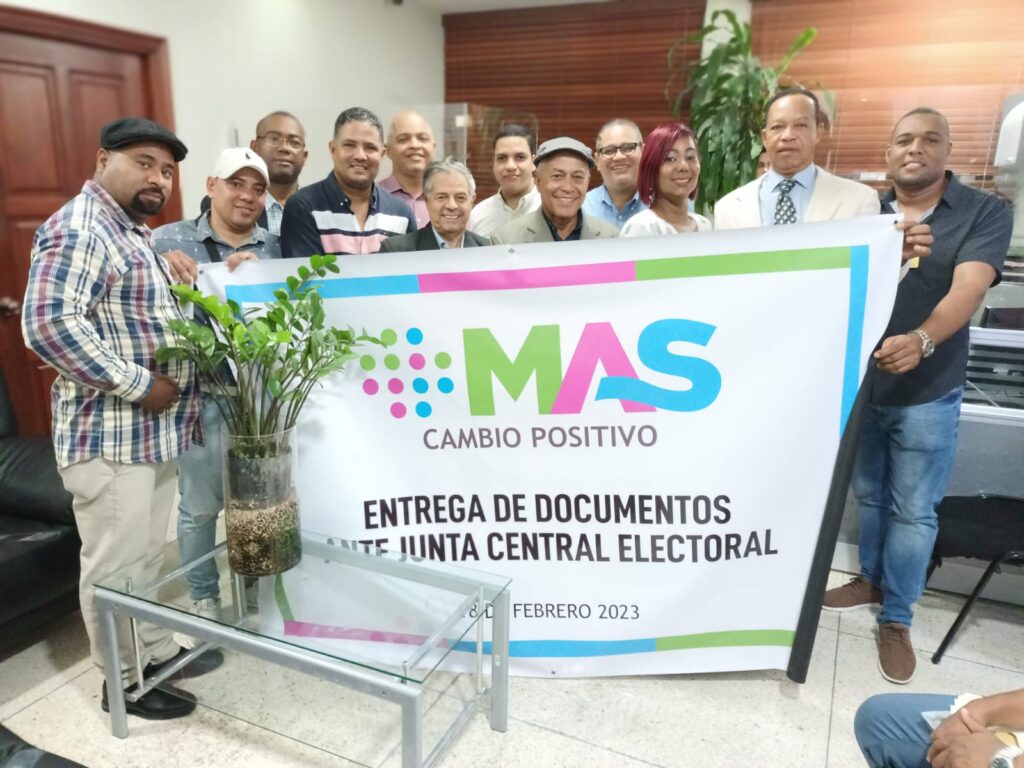 Militantes de MAS en la JCE