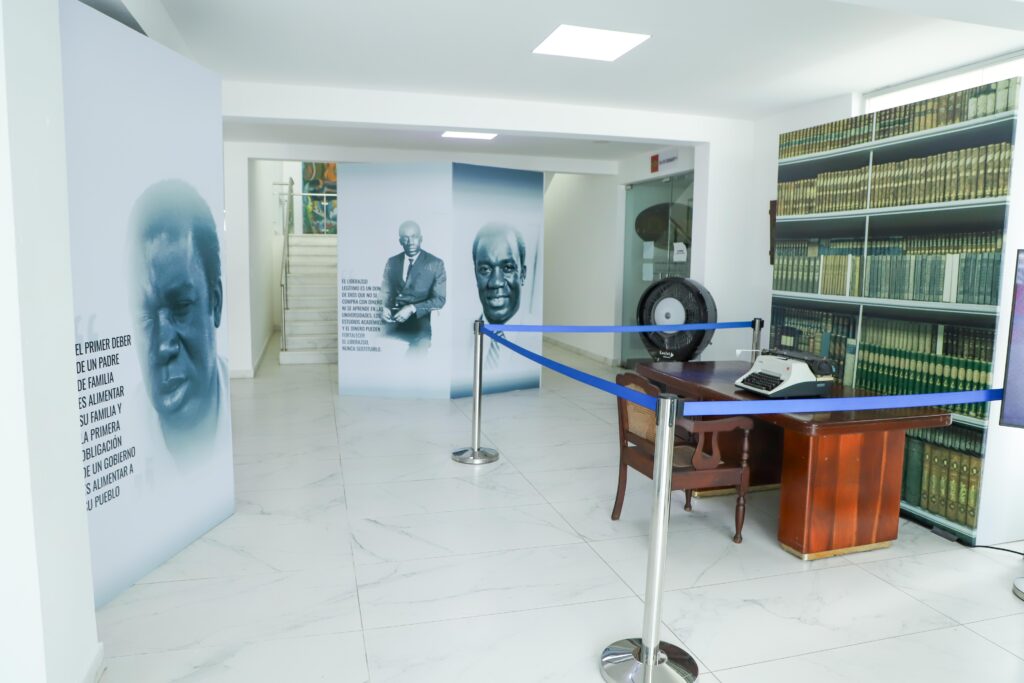 La exposición está organizada por la Fundación José Francisco Peña Gómez.