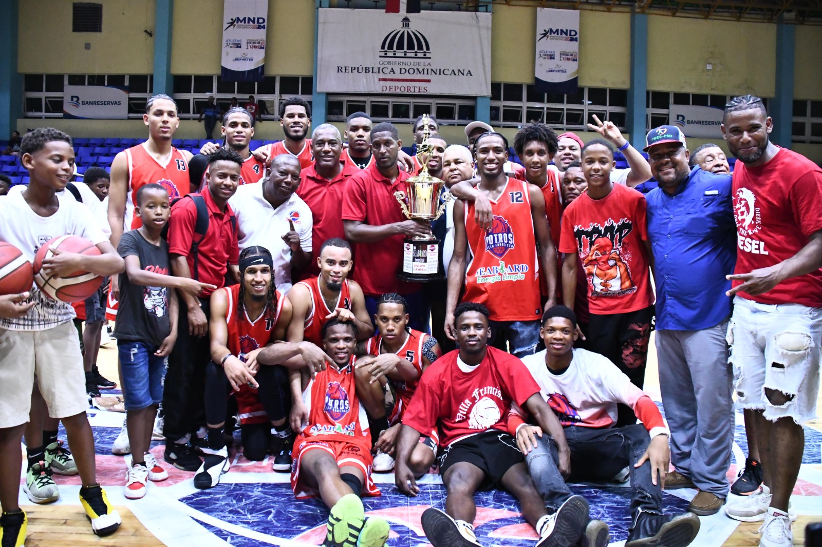 Club Villa Francisca se corona campeón del basket de Segunda División de ABADINA