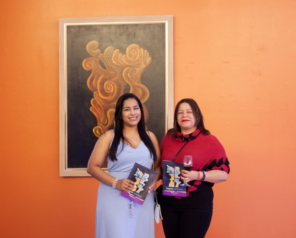 Rosa Ulloa y Arlene Sabaris.