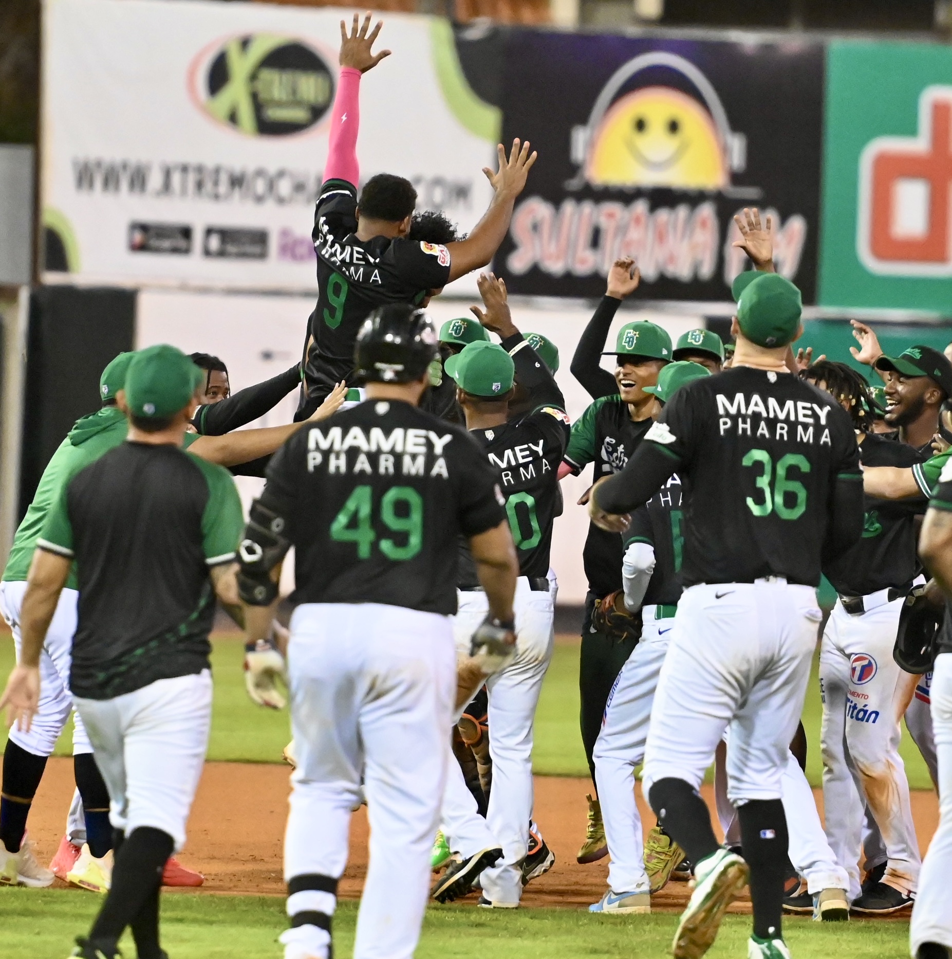 Estrellas dejan en el terreno a los Toros en extrainnings