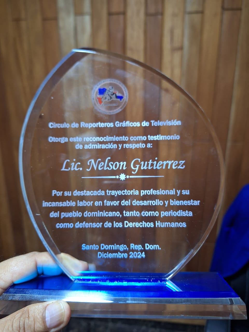 Reporteros gráficos reconocen a Nelson Gutiérrez por trayectoria y aporte a la clase