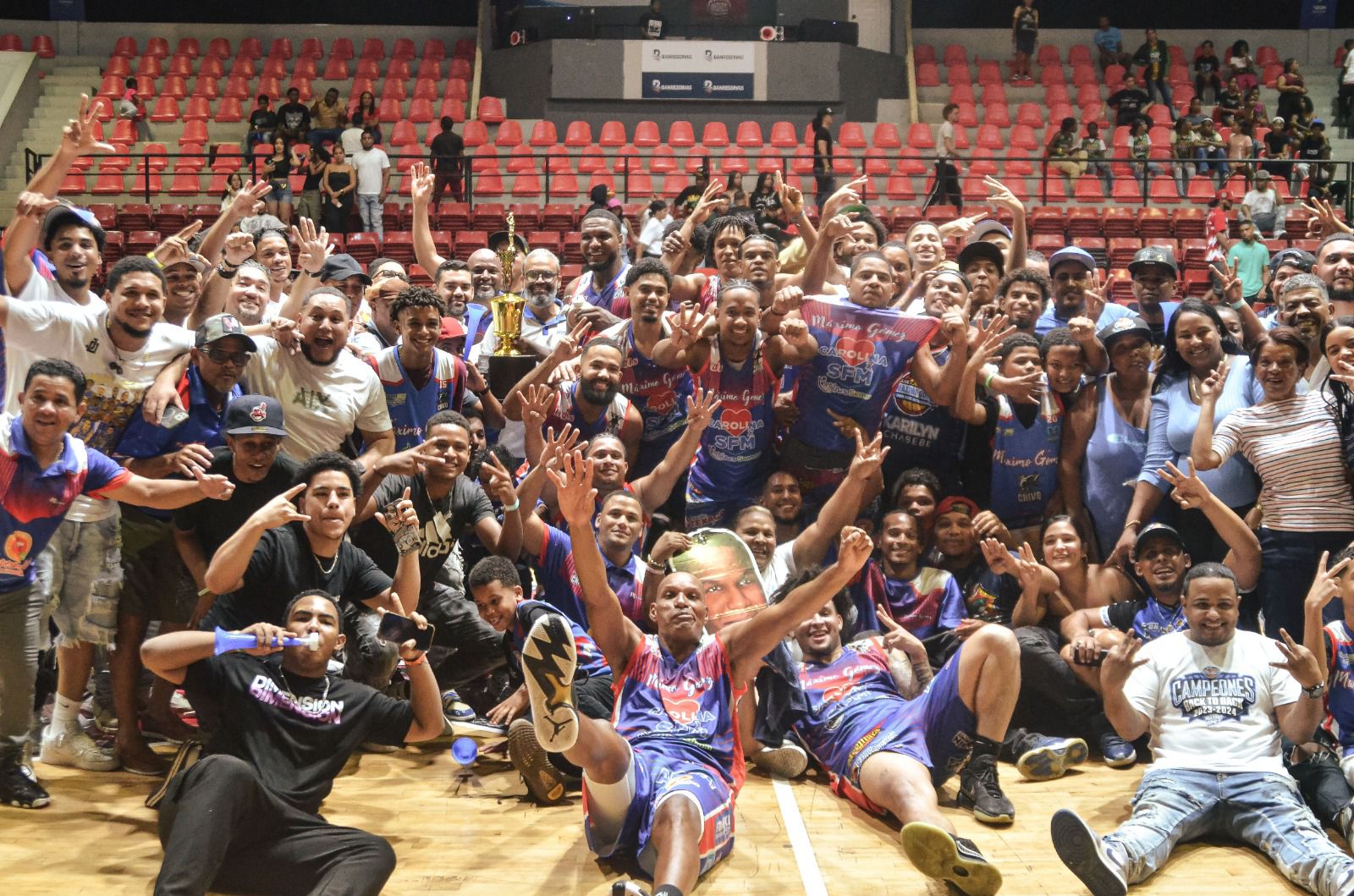 Máximo Gómez conquista su tercer título al hilo