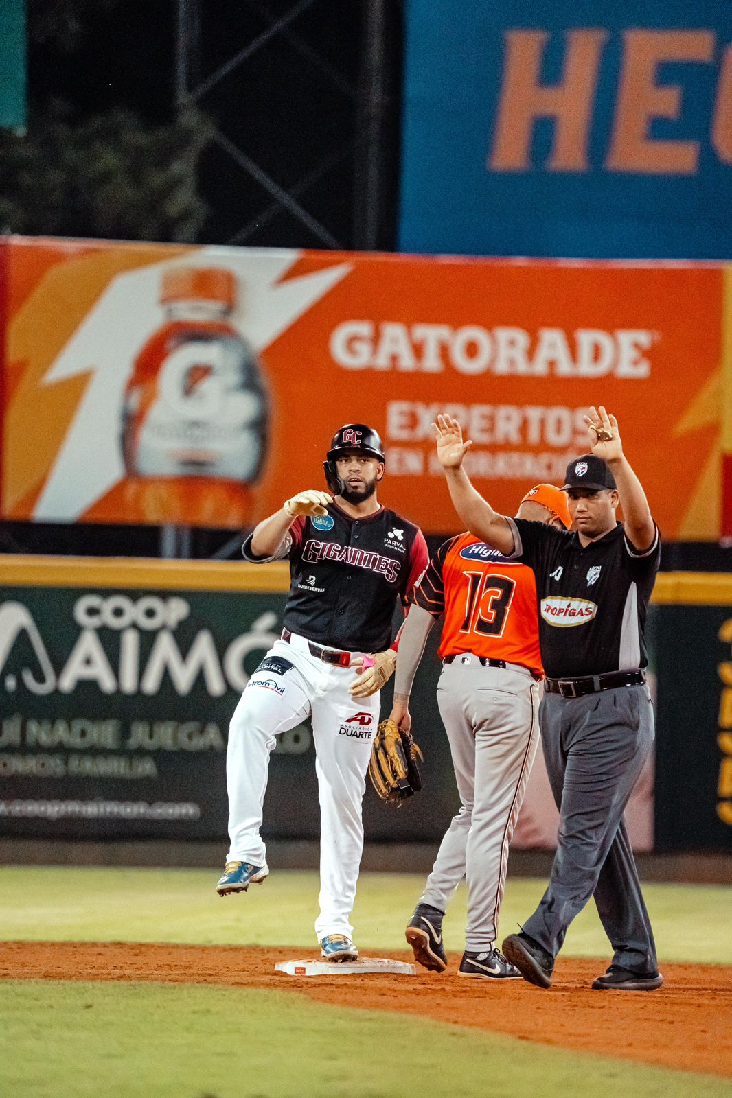 Gigantes celebran doble victoria frente a los Toros