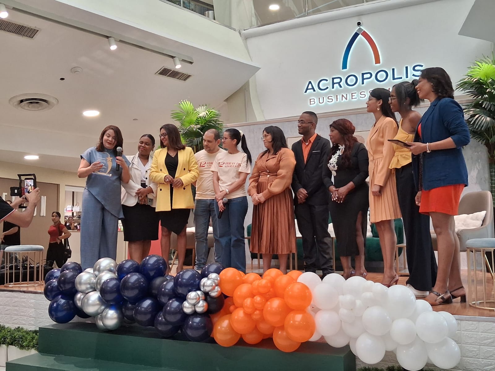 Enseñar es una Pasión” celebra su tercer aniversario con un emotivo reconocimiento a su CEO, Clari Pérez