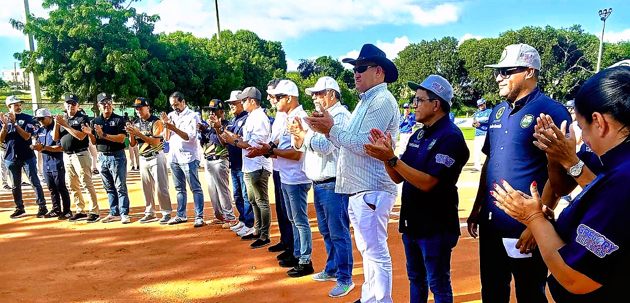 Santiago Country Club inaugura su Torneo de Softball Añejo 50