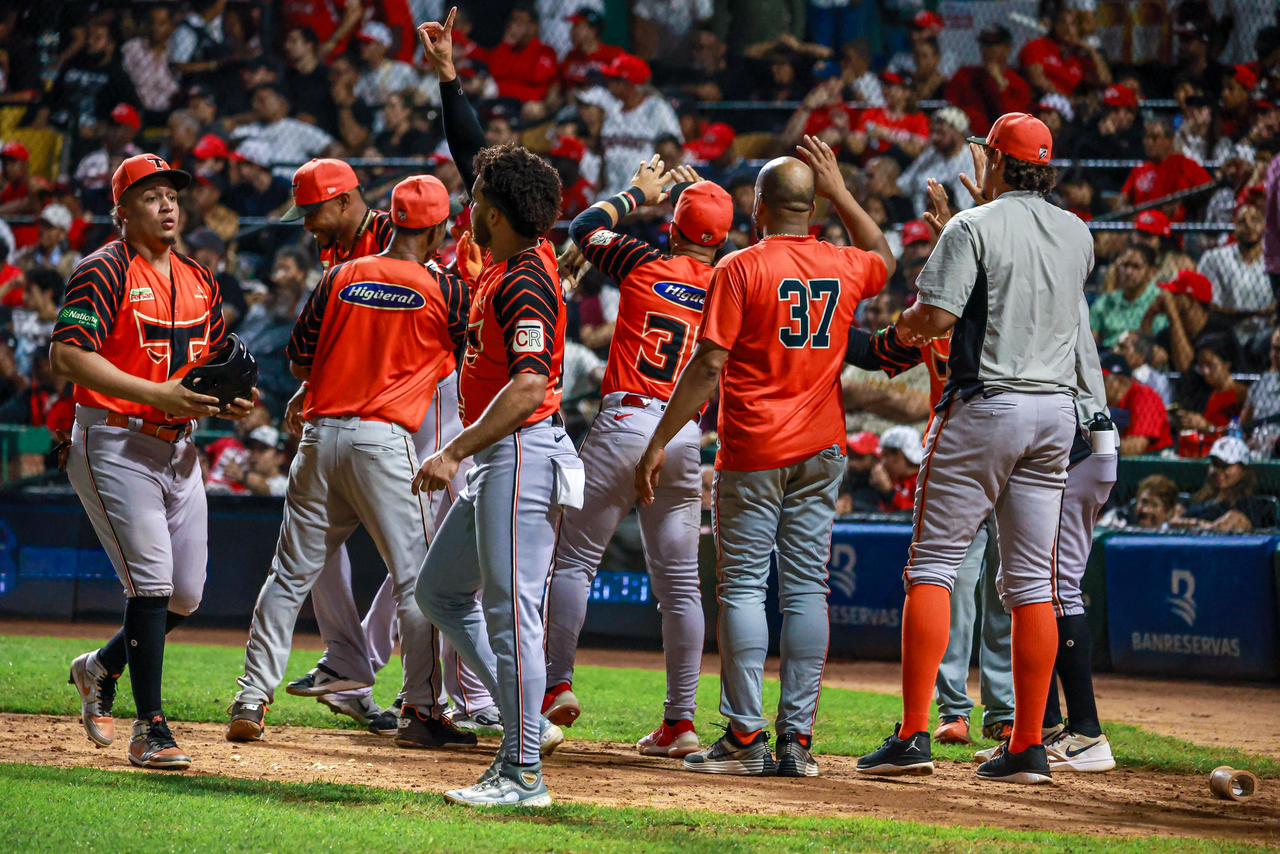 ¡Remontada Taurina! Toros superan a Leones y logran primer triunfo en la Final