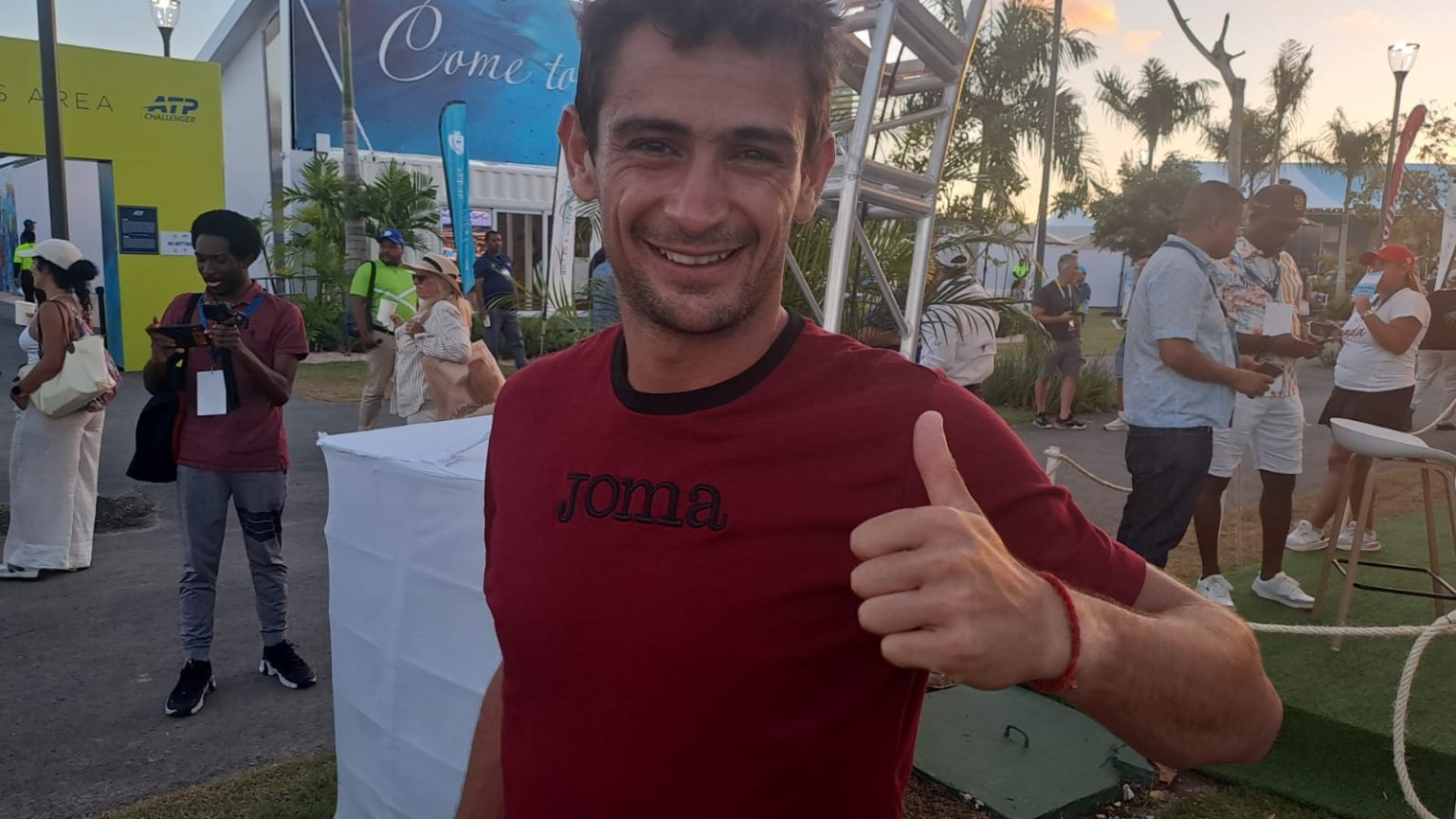 ¡Golpe de autoridad! Navone vence a Royer y vuela a semis del RD Open