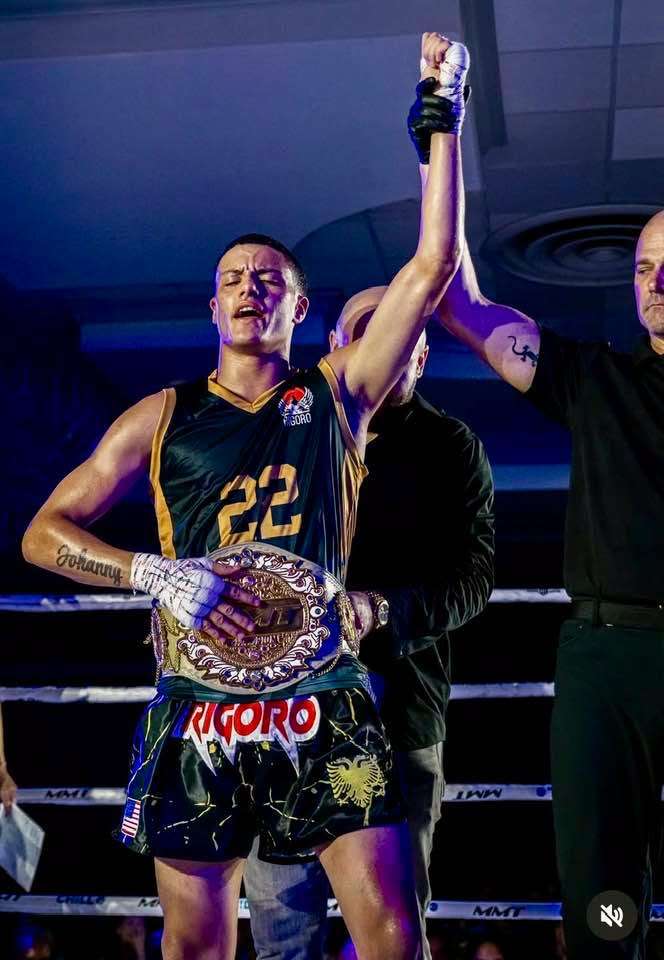 Yoniel Santana se convierte en nuevo monarca de Mitten Muay Thai