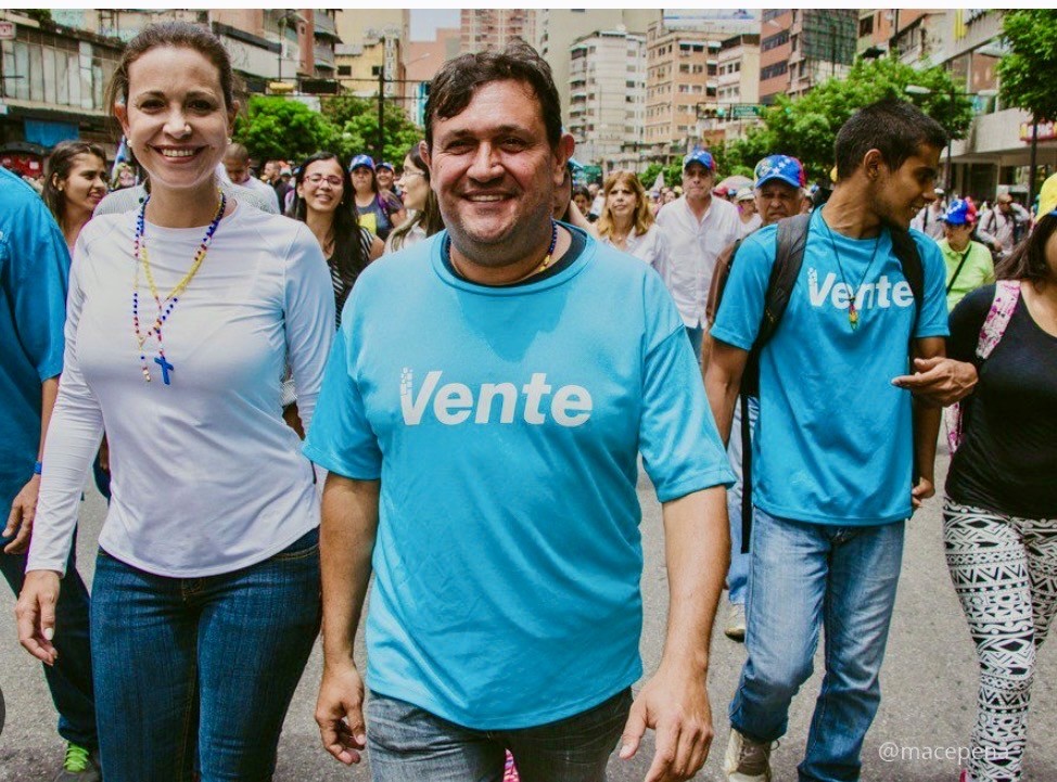 Henry Alviárez: para atravesar un río caudaloso hay que mojarse Por Xiomary Urbáez Periodista- Escritora