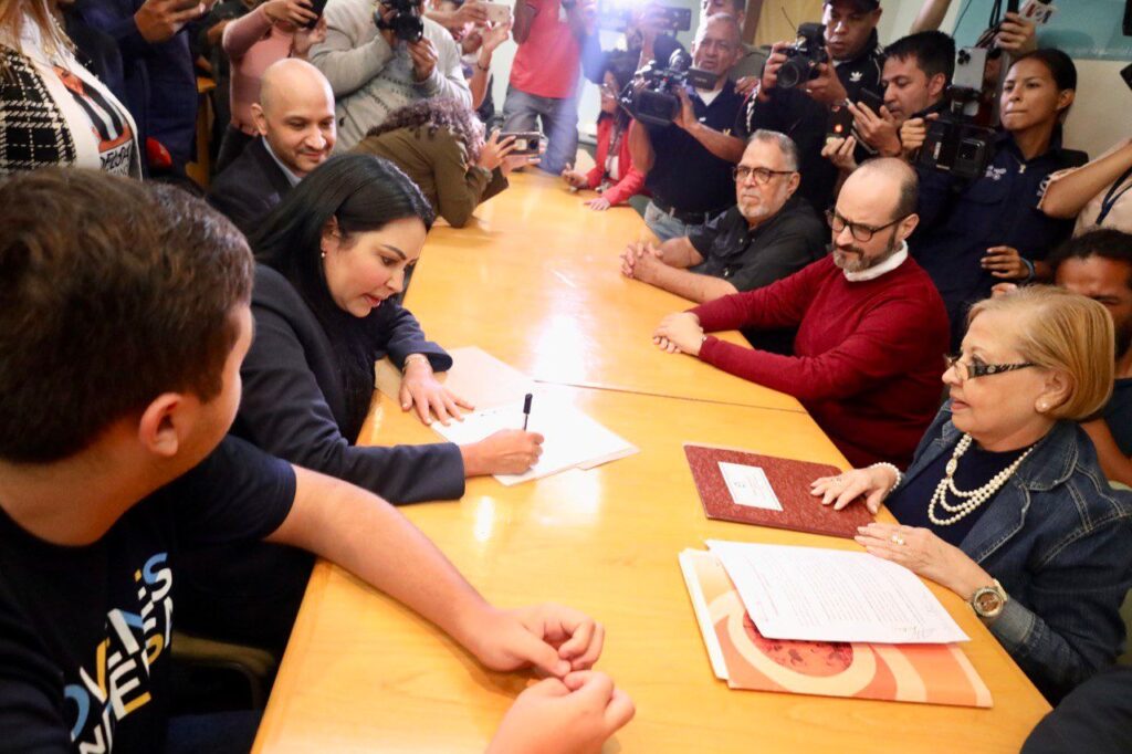 Delsa Solórzano oficializó su candidatura ante Comisión de Primarias 