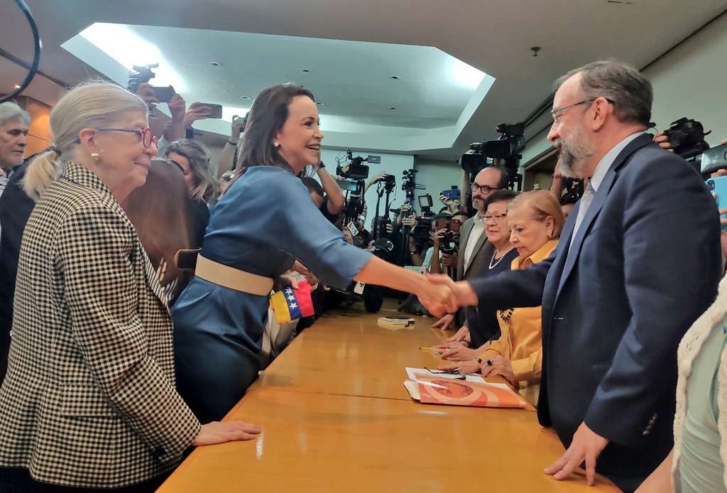 María Corina Machado oficializó su inscripción como candidata presidencial