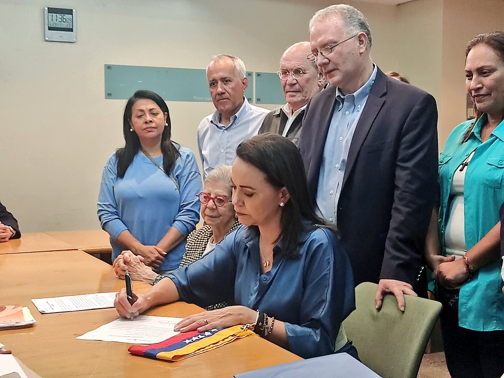 María Corina Machado oficializó su inscripción como candidata presidencial
