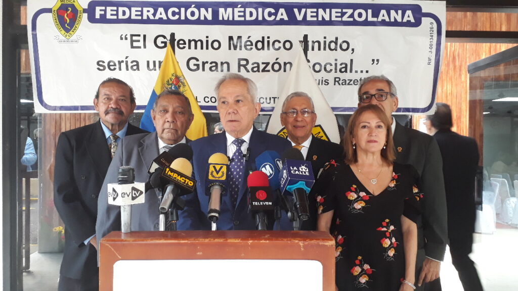 Médicos reiteran llamado al gobierno de enfrentar la crisis hospitalaria