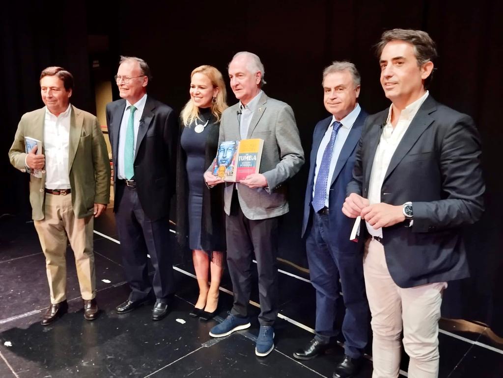 Ledezma presenta su libro La Tumba