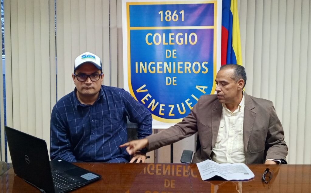 De izquierda a derecha Saúl López y Carlos Indriago, ingenieros agrónomos y de alimentos (Cortesía)